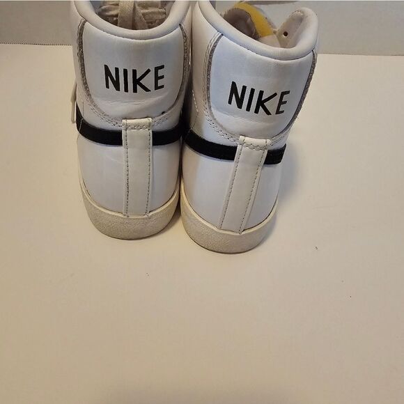 Nike leather hi top sneakers size 6. White with black swish - Picture 4 of 10
